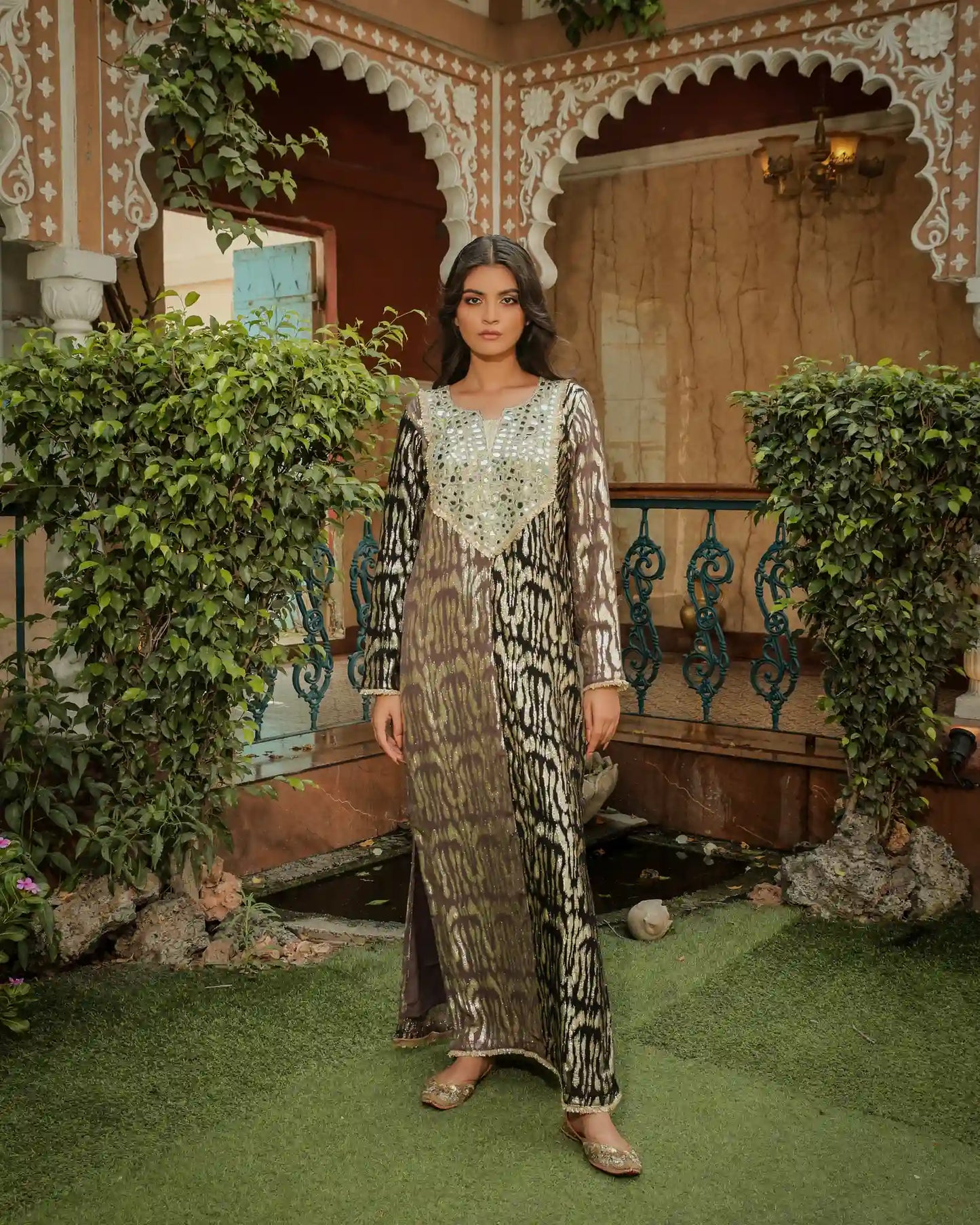 Sitara (Black & Grey)