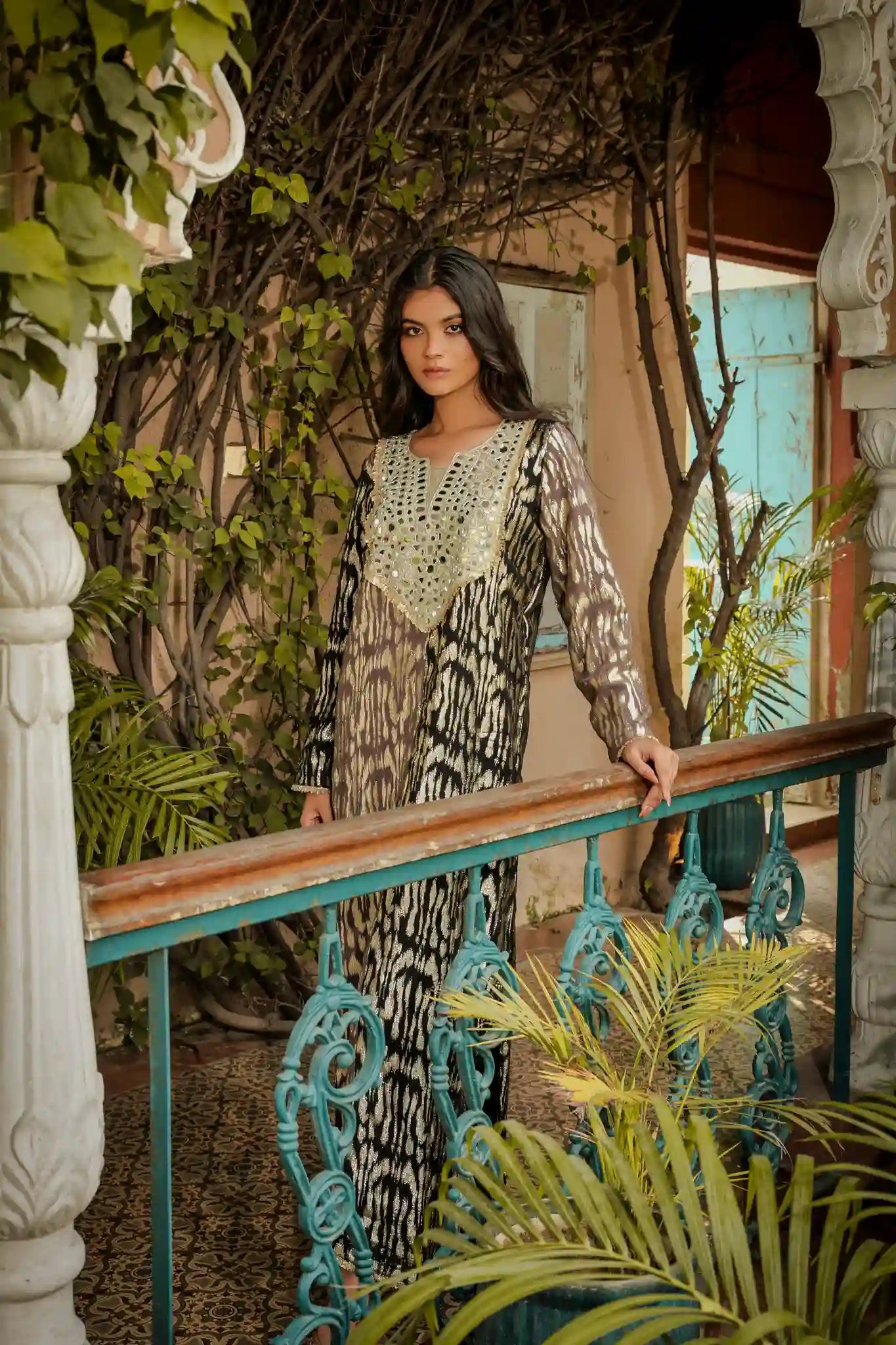 Sitara (Black & Grey)